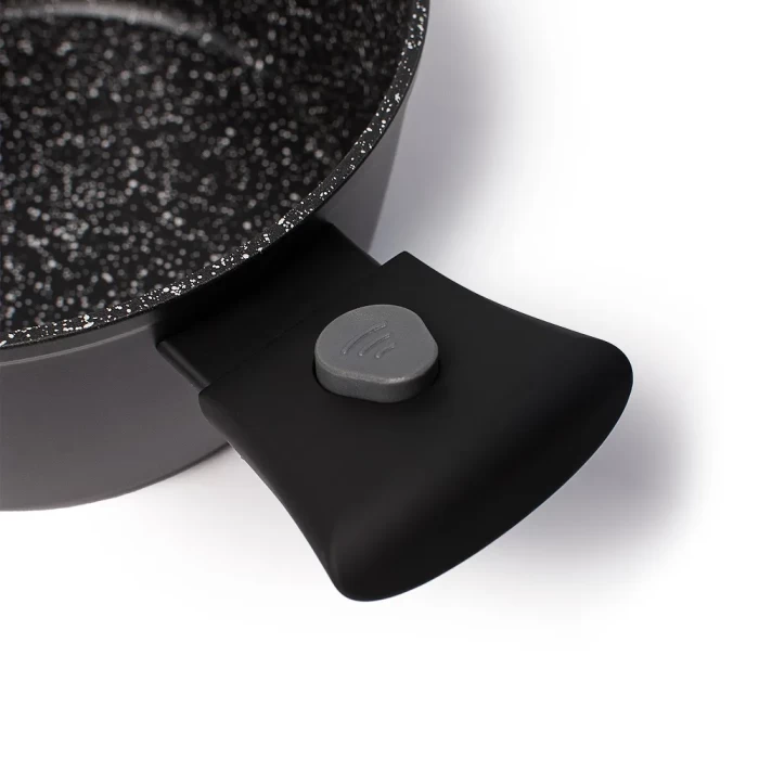 Кастрюля черная со съемными ручками и крышкой ТМ "ЦУМ" 2.4 - 6.2л