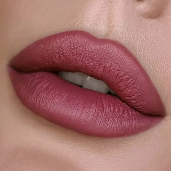 Карандаш для губ стойкий с маслом жожоба Relouis