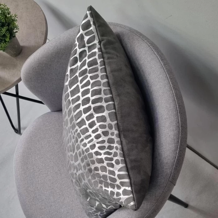 Наволочка декоративная Matex Luxury Крокодил серебристый/серый 45х45